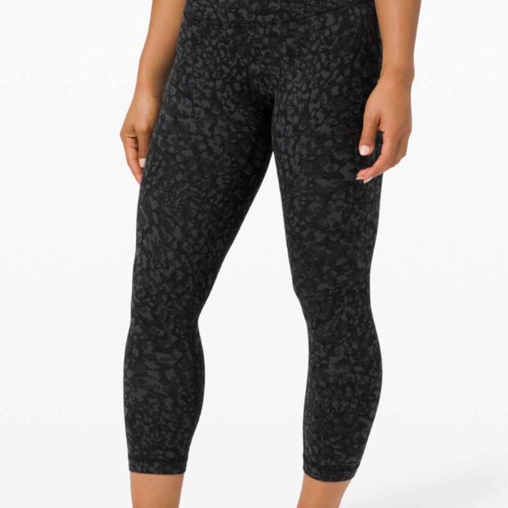 Lululemon Align Crop 21" in Wild Thing Camo Deep Coal Multi - Size 4